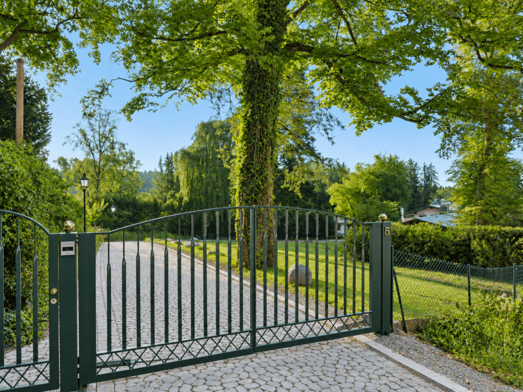 Schmiedeeisernes Einfahrtstor